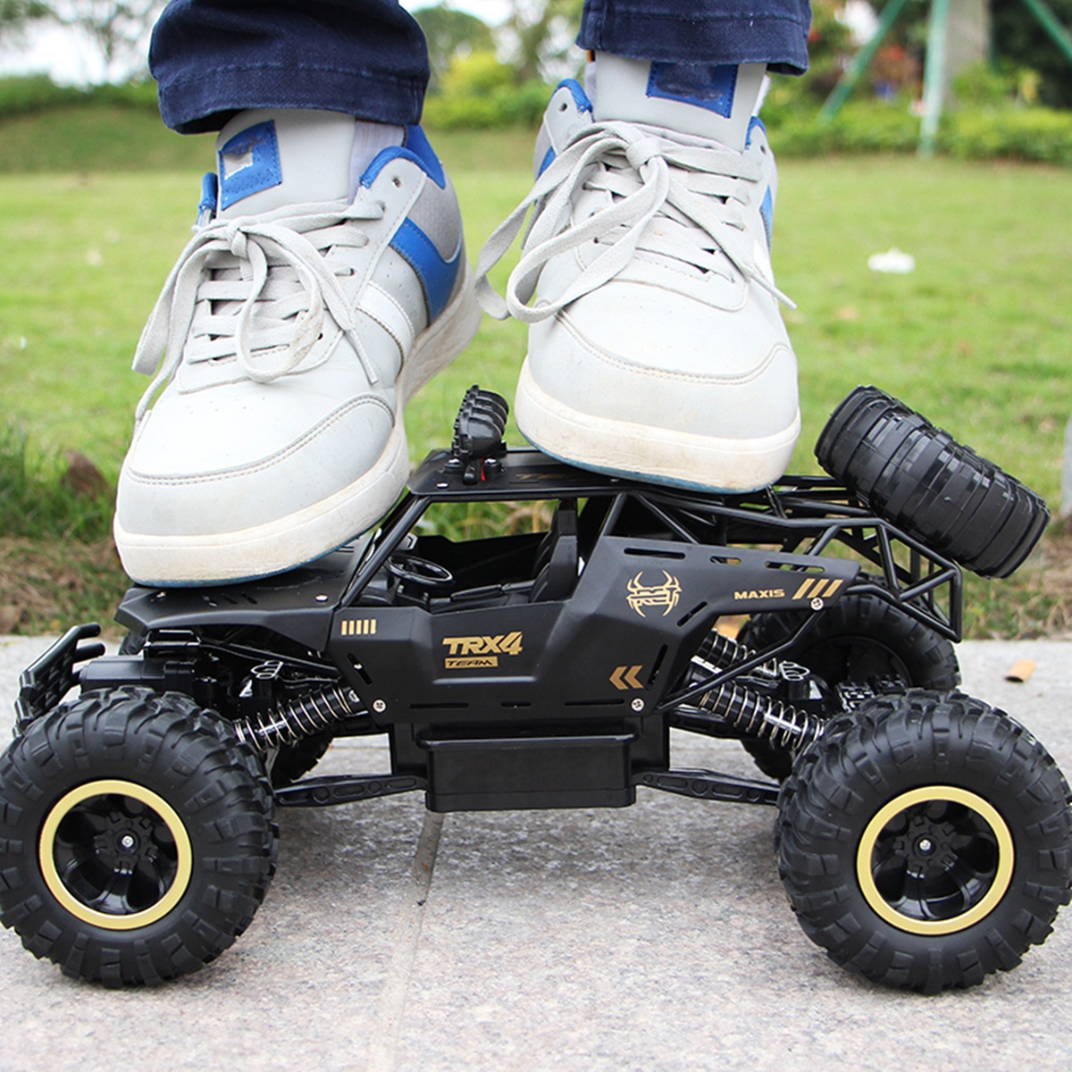1/12 2.4G 2WD RC Car Crawler Truck Metal Body Vehicle Models Toys Indoor Outdoor Toys